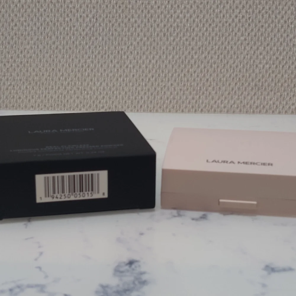 Laura Mercier Real Flawless Luminous Perfecting Pressed Powder Translucent